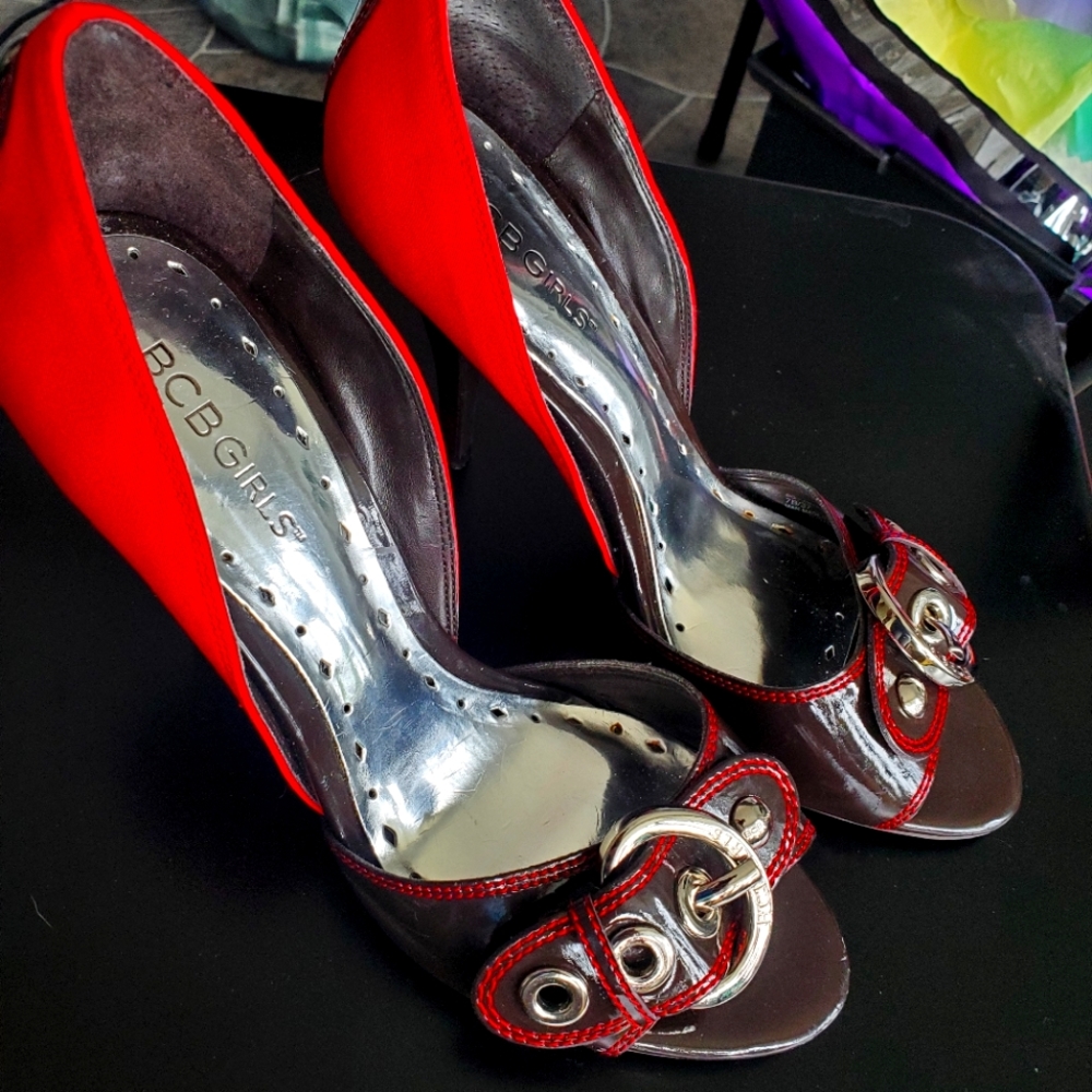 BCB Girls size 7 pump.